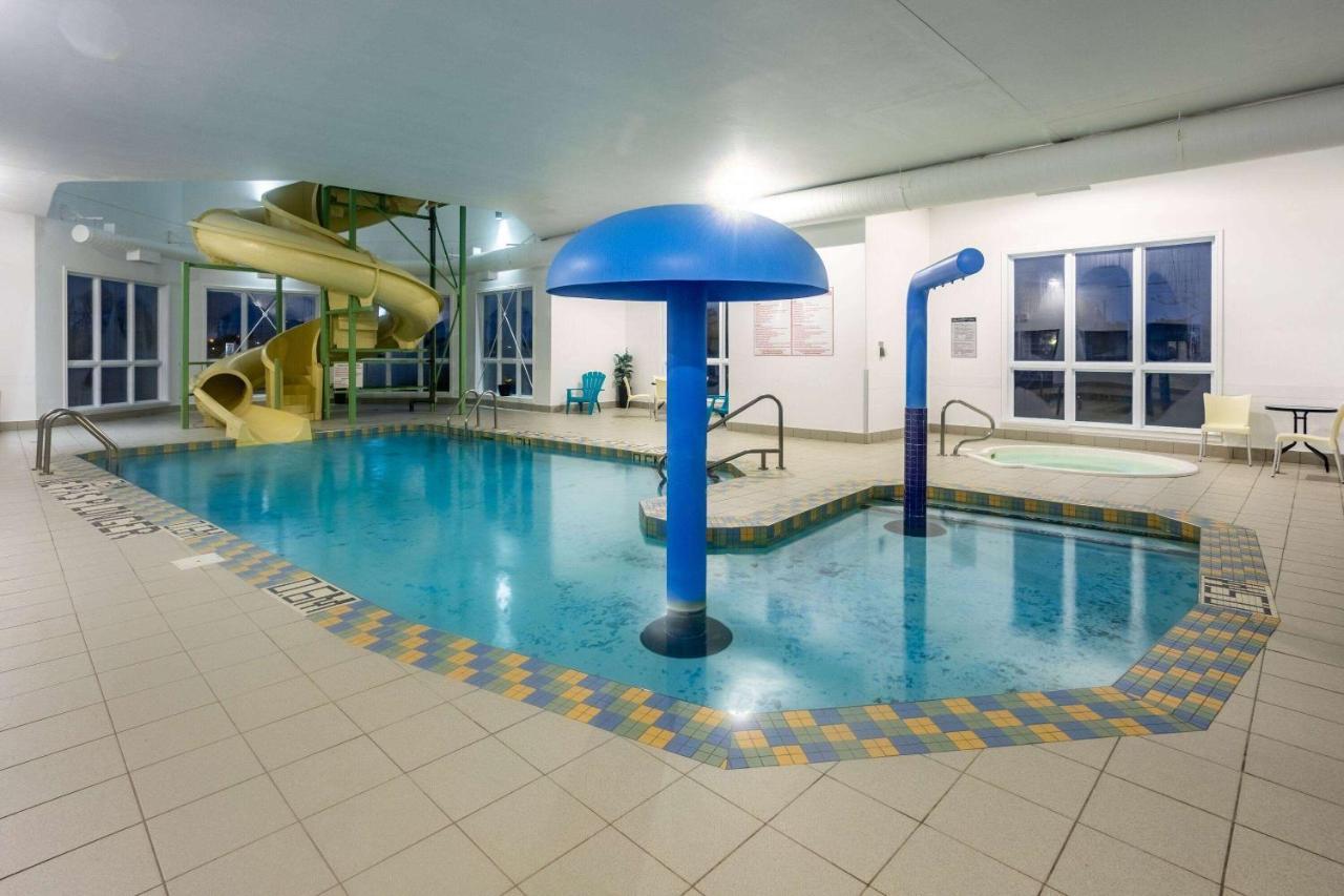 Super 8 By Wyndham Québec Kültér fotó